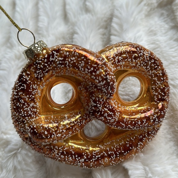 Cody Foster Glass Salted Bavarian Pretzel Christmas Tree Ornament Glitter Gold - Picture 6 of 7